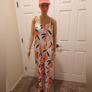 Adorable jumpsuit! Bright Orange print. 🍊 sz XL  NWOT